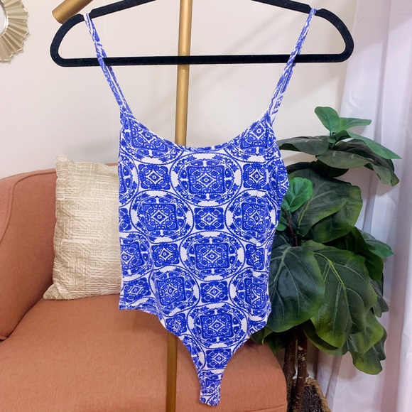 Boohoo Tops - Printed bodysuit!